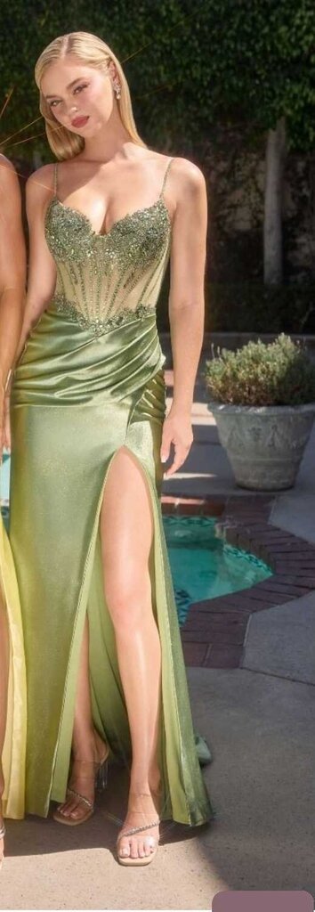 Sweetheart neckline gown