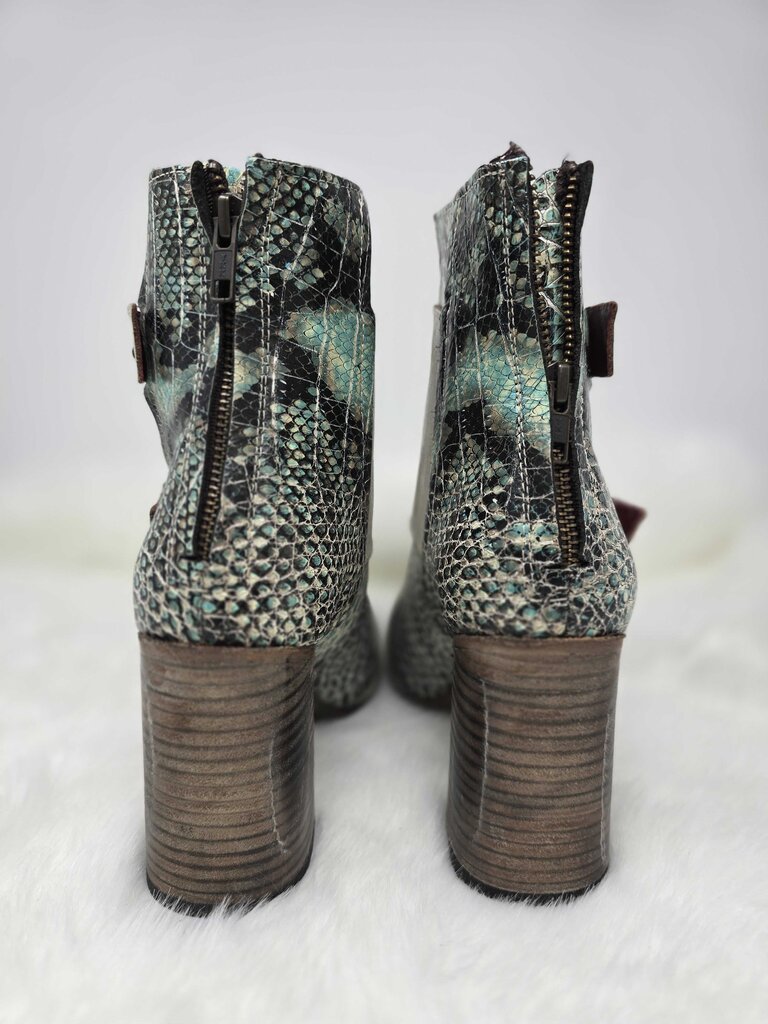 Heeled Two Buckle Boots Snake Skin Print