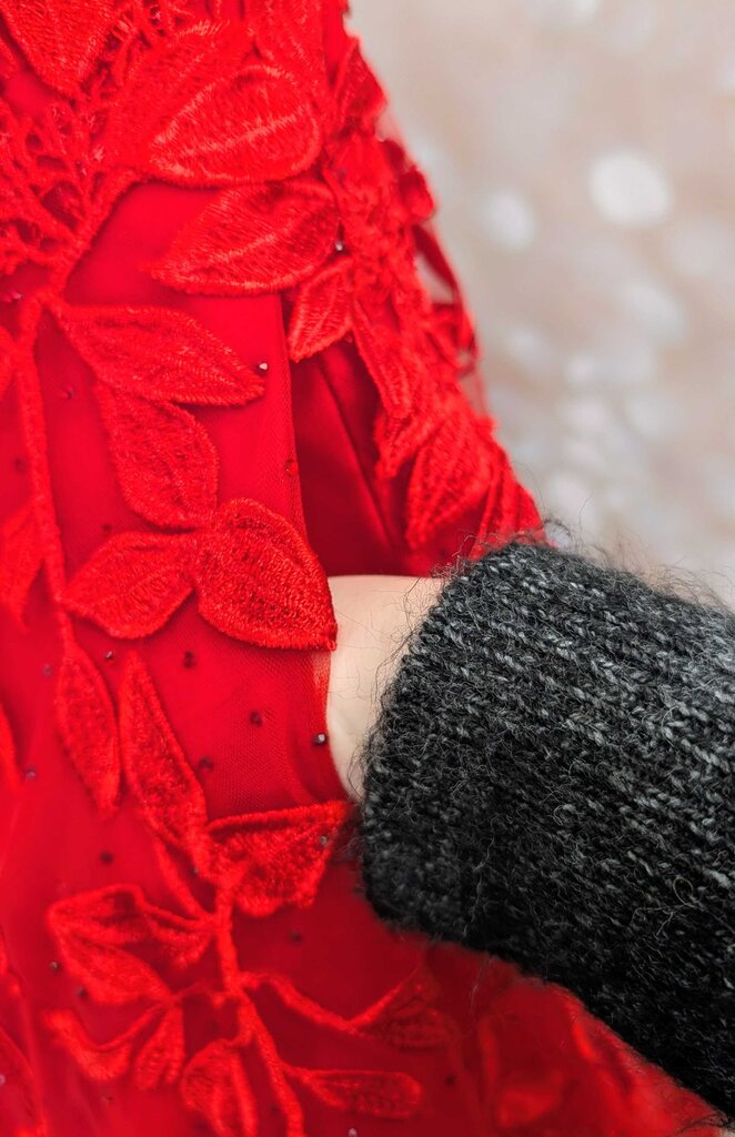 NWT Vine Applique Square Neck