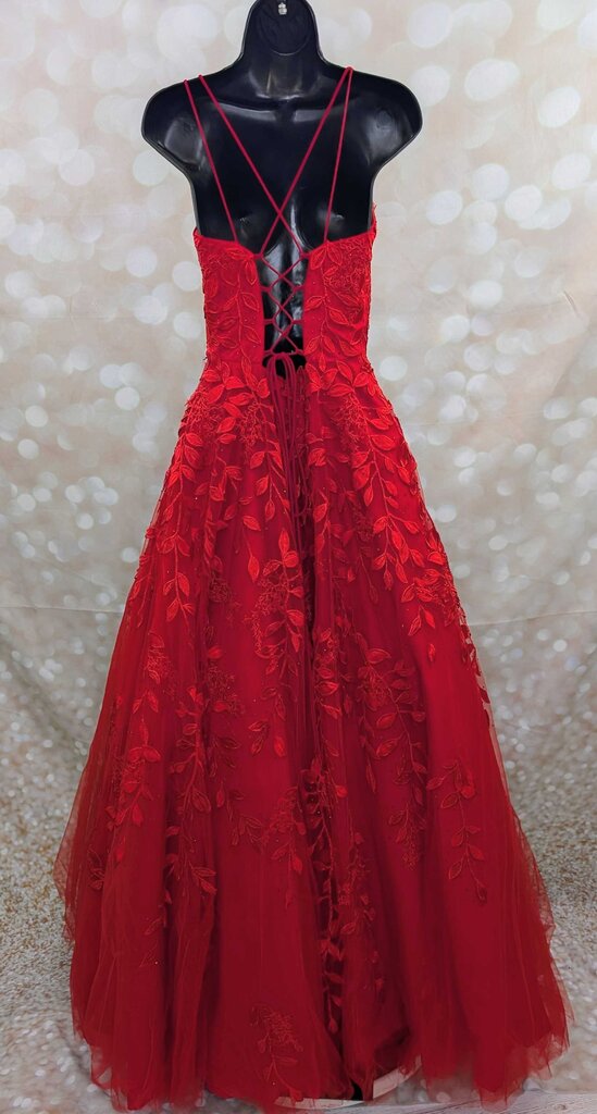 NWT Vine Applique Square Neck