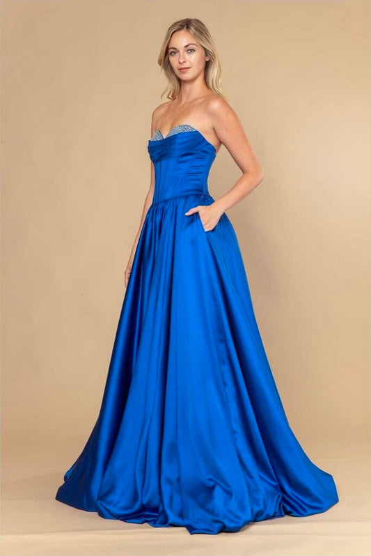 nikki's prom dresses Two locations. Endless styles Visit Nikki's Glitz & Glam, home of the largest prom dress selection in Tampa Bay. New arrivals daily! Thousands of dresses in stock Designer brands