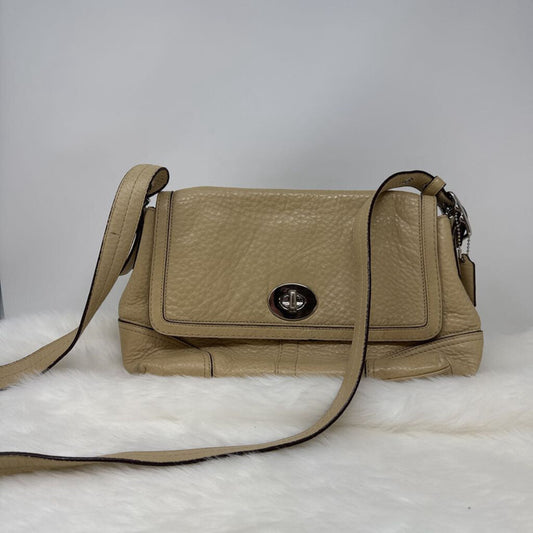 Pebble Shoulder Bag Hamilton