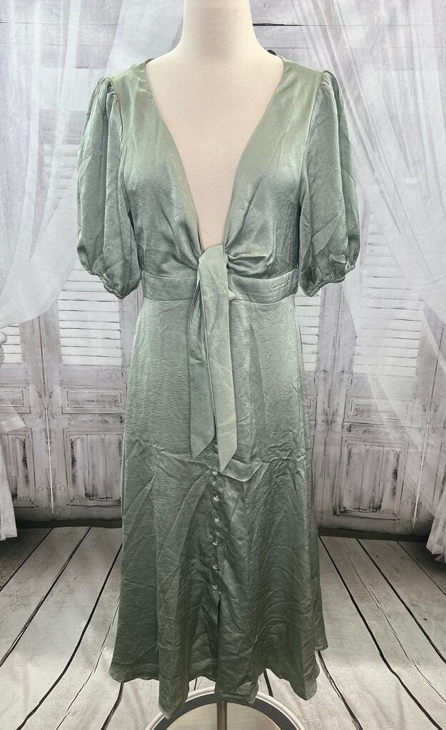 Petal + Pup NWT Piper Dress in Sage Green Women's Size 8 US