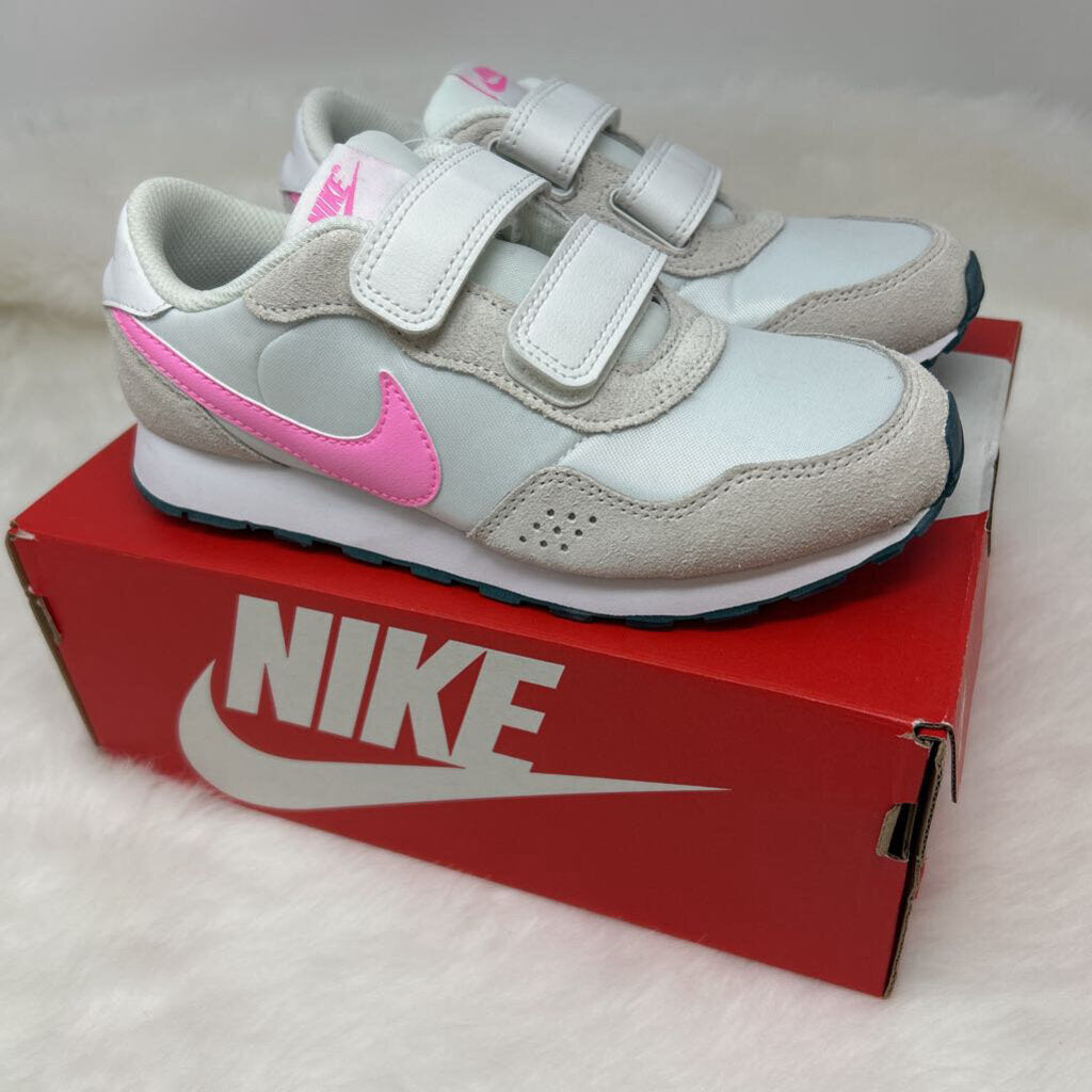 NWT MD Valiant Sneakers