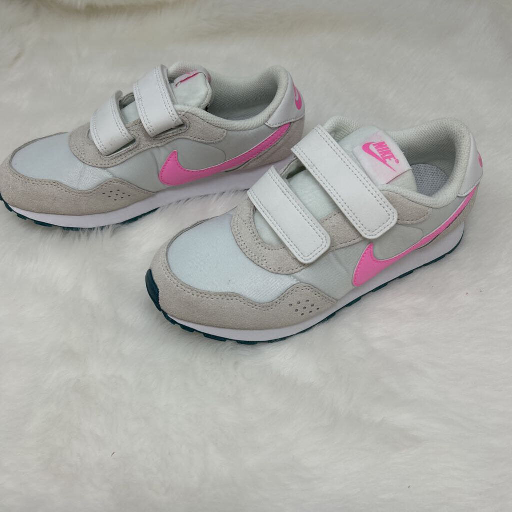 NWT MD Valiant Sneakers