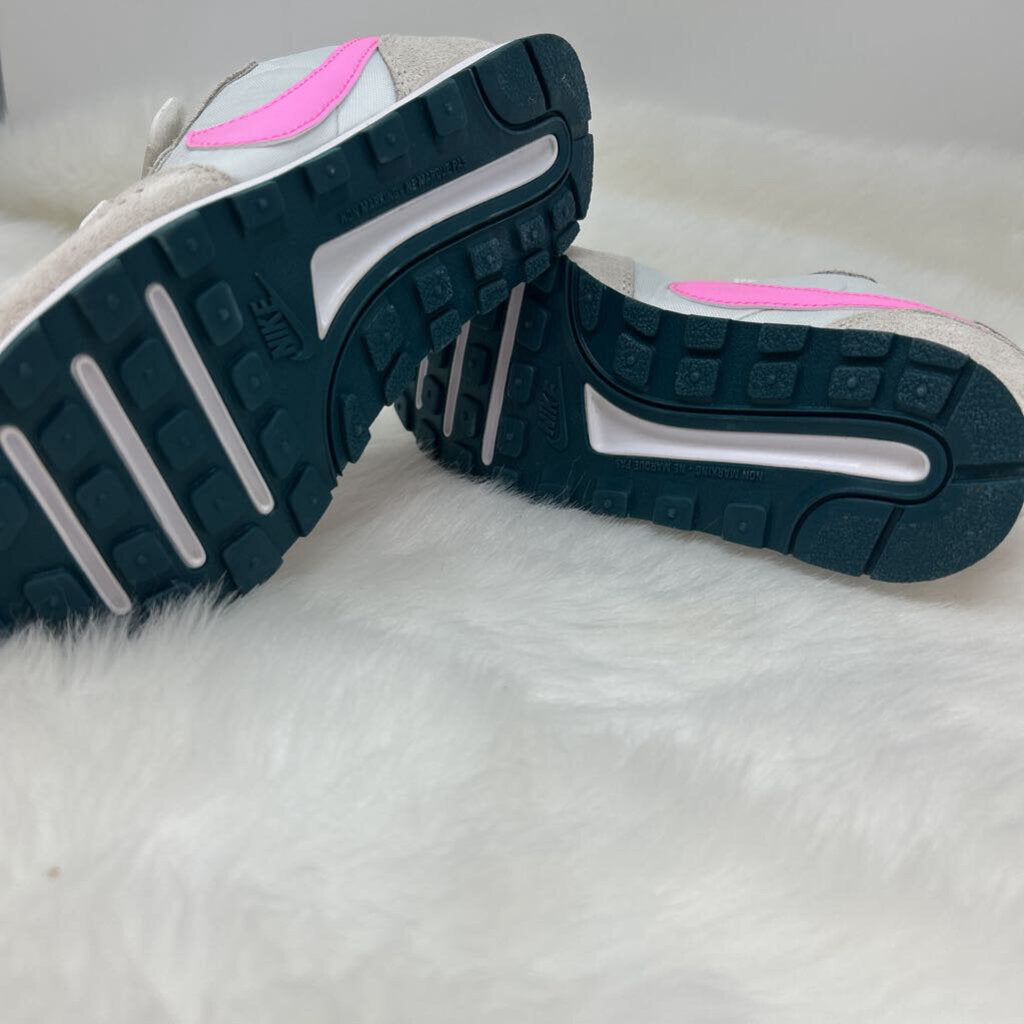 NWT MD Valiant Sneakers