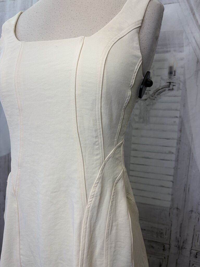 Contour Tank
