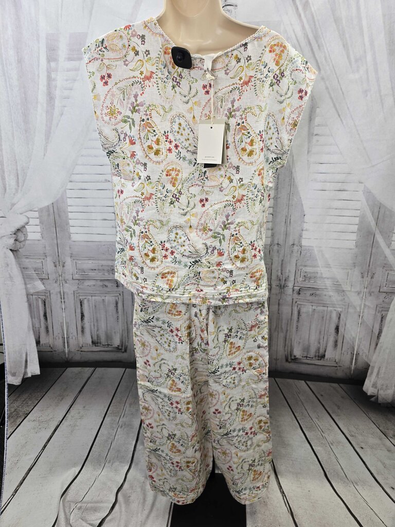NWT 2PC Floral Linen Set
