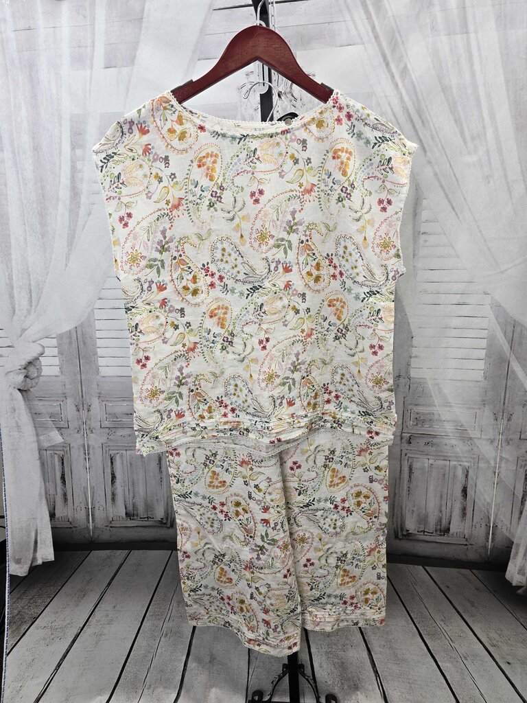 NWT 2PC Floral Linen Set