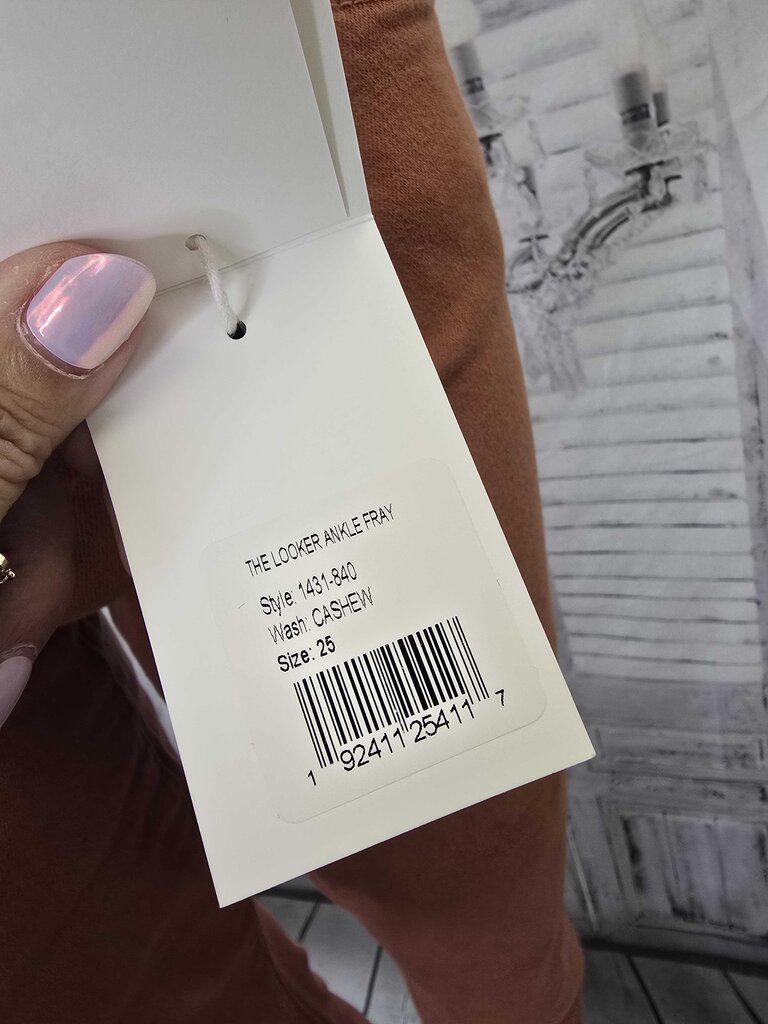 NWT The Looker Ankle Fray Pants