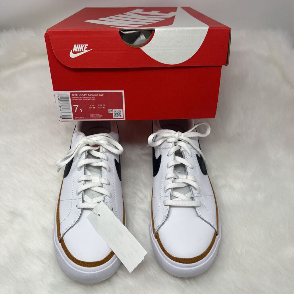 Court Legacy NWT Sneakers